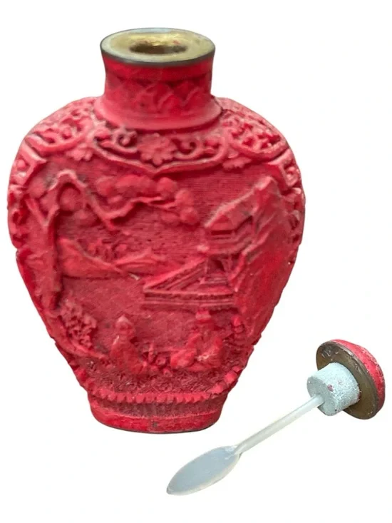 Vintage Red Asian Snuff Bottle 3 Inches Tall Asian Collectible - Picture 4 of 4